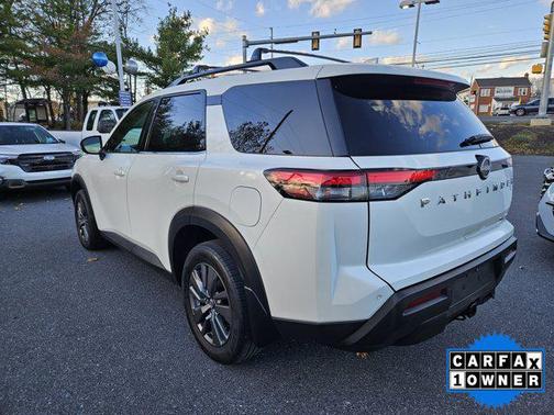 2022 Nissan Pathfinder SV