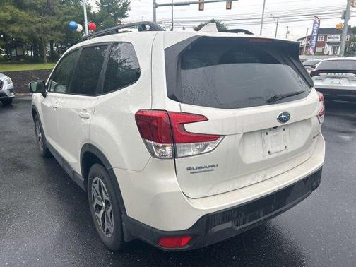 Crystal White Pearl 2023 Subaru Forester Premium