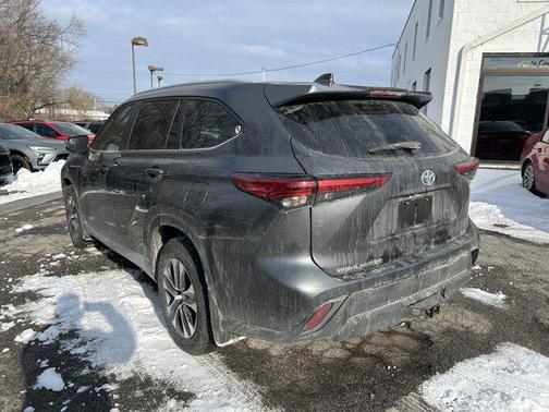 2023 Toyota Highlander Hybrid XLE