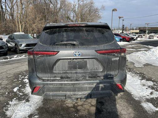 2023 Toyota Highlander Hybrid XLE