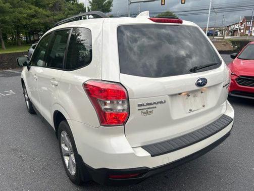 Crystal White Pearl 2016 Subaru Forester 2.5i Premium