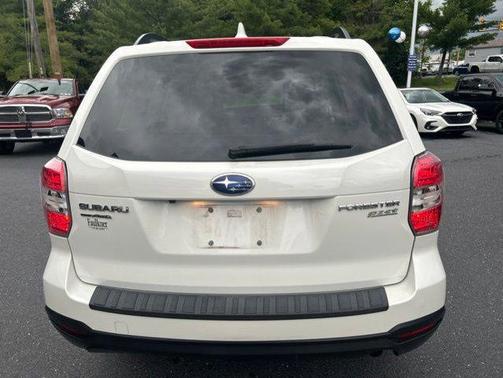 Crystal White Pearl 2016 Subaru Forester 2.5i Premium