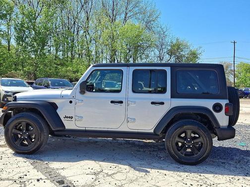 Silver Zynith Clearcoat 2022 Jeep Wrangler Unlimited Sport Altitude