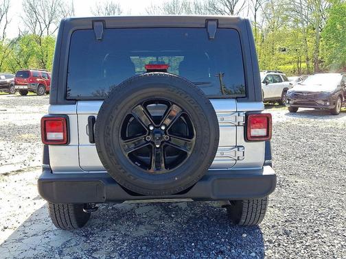 Silver Zynith Clearcoat 2022 Jeep Wrangler Unlimited Sport Altitude