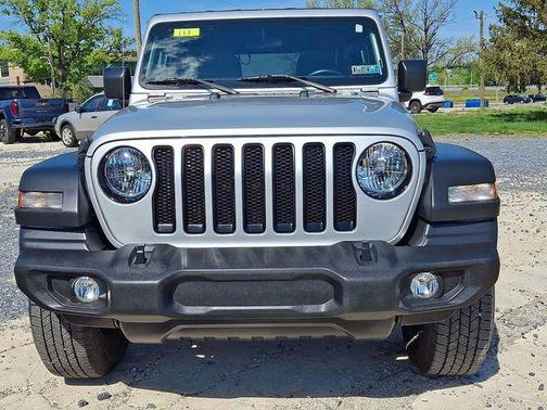 Silver Zynith Clearcoat 2022 Jeep Wrangler Unlimited Sport Altitude