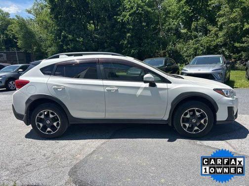 Crystal White Pearl 2018 Subaru Crosstrek 2.0i Premium