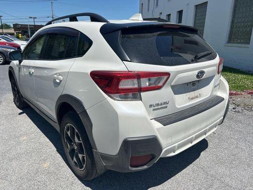 Crystal White Pearl 2018 Subaru Crosstrek 2.0i Premium