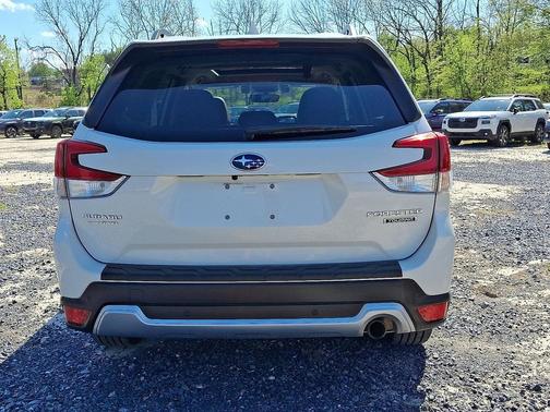 Crystal White Pearl 2021 Subaru Forester Touring