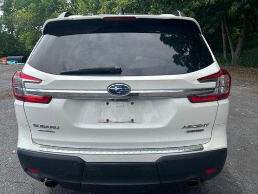 Crystal White Pearl 2023 Subaru Ascent Limited 8-Passenger