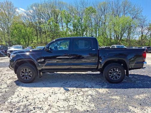 Midnight Black Metallic 2022 Toyota Tacoma SR5