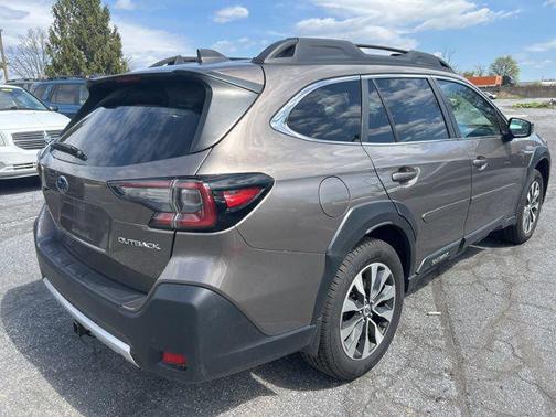 Brilliant Bronze Metallic 2023 Subaru Outback Limited