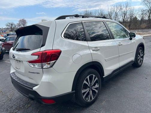Crystal White Pearl 2021 Subaru Forester Limited