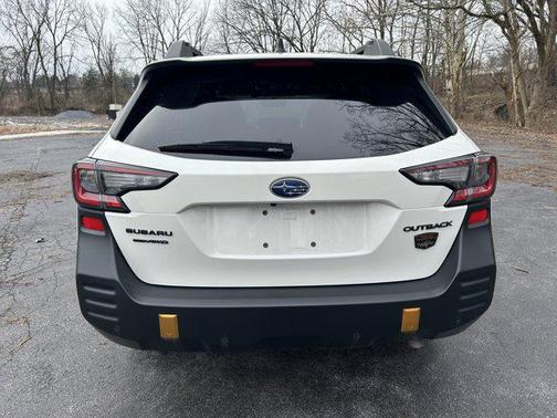Crystal White Pearl 2025 Subaru Outback Wilderness