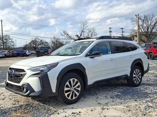 Crystal White Pearl 2025 Subaru Outback Premium