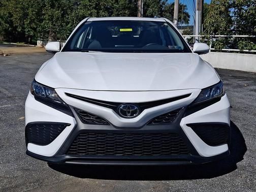 Ice Cap 2023 Toyota Camry SE