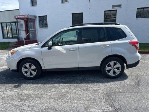 Satin White Pearl 2015 Subaru Forester 2.5i Premium