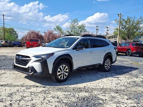 Crystal White Pearl 2025 Subaru Outback Premium