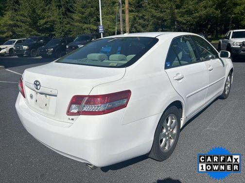 Super White 2011 Toyota Camry XLE