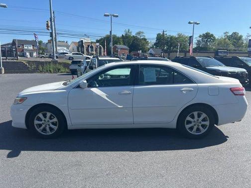 Super White 2011 Toyota Camry XLE