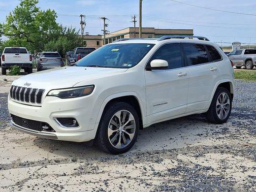 Pearl White Pearlcoat 2019 Jeep Cherokee Overland