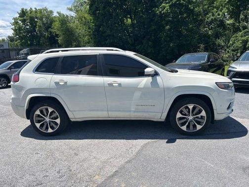 Pearl White Pearlcoat 2019 Jeep Cherokee Overland