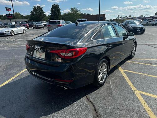 2017 Hyundai SONATA SE