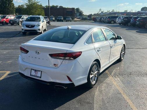 2018 Hyundai SONATA SE