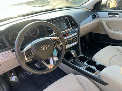 2018 Hyundai SONATA SE