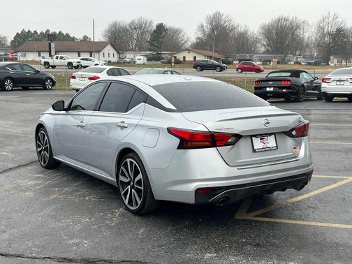 2021 Nissan Altima SR FWD