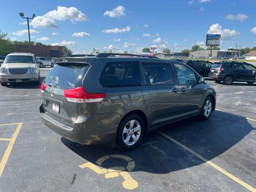2013 Toyota Sienna LE