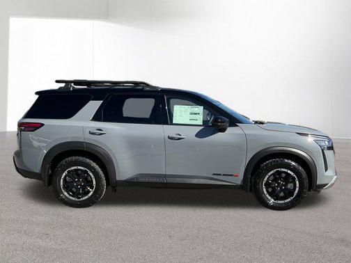 Boulder Gray Pearl/Super Black 2026 Nissan Pathfinder Rock Creek