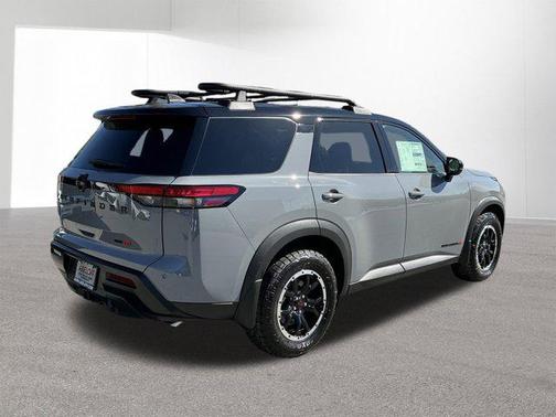 Boulder Gray Pearl/Super Black 2026 Nissan Pathfinder Rock Creek