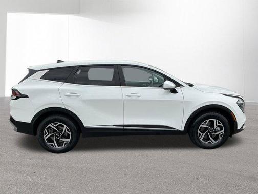 Snow White Pearl 2024 Kia Sportage LX
