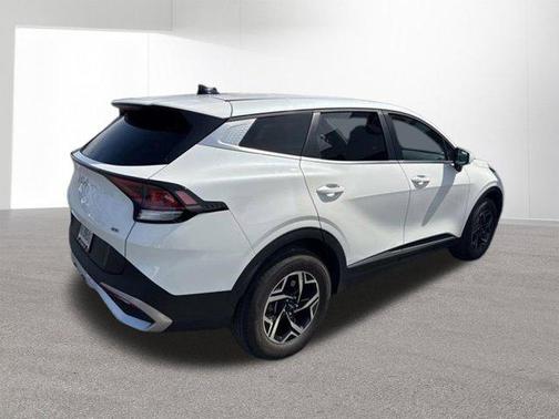 Snow White Pearl 2024 Kia Sportage LX