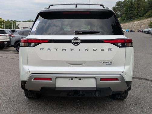 2025 Nissan Pathfinder Platinum 4WD