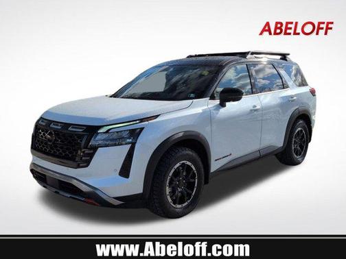 Everest White Pearl Tricoat/Super Black 2026 Nissan Pathfinder Rock Creek