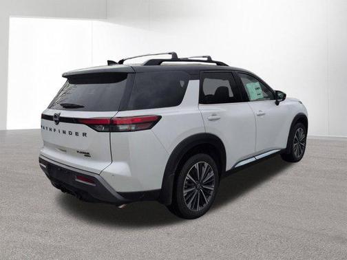 Everest White Pearl Tricoat/Super Black 2026 Nissan Pathfinder Platinum