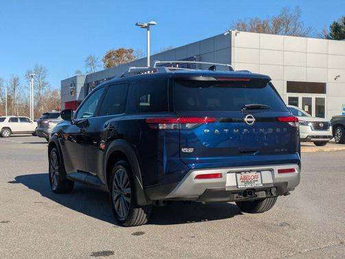 2025 Nissan Pathfinder SL 4WD