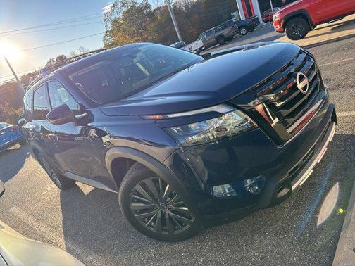 2025 Nissan Pathfinder SL 4WD