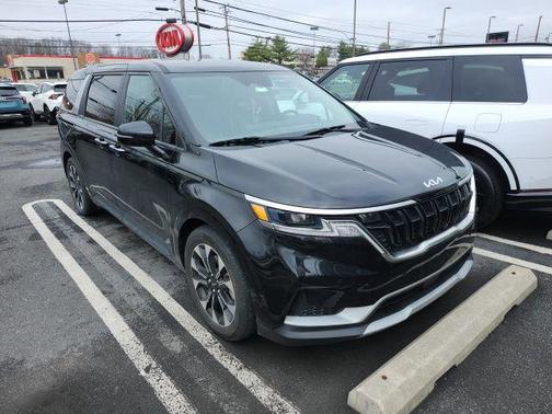 Aurora Black Pearl 2024 Kia Carnival EX