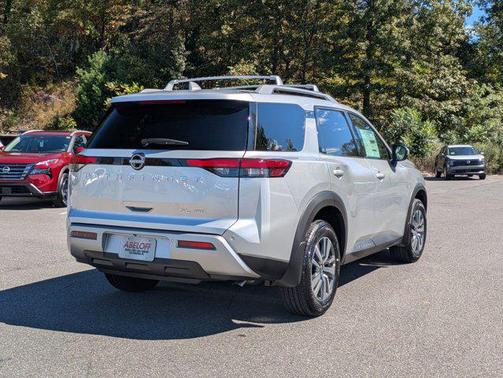 2025 Nissan Pathfinder SL 4WD