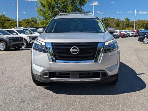 2025 Nissan Pathfinder SL 4WD