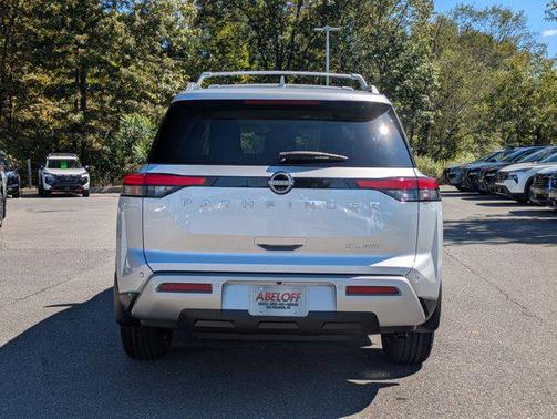2025 Nissan Pathfinder SL 4WD