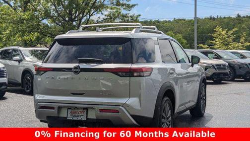 2025 Nissan Pathfinder SL 4WD