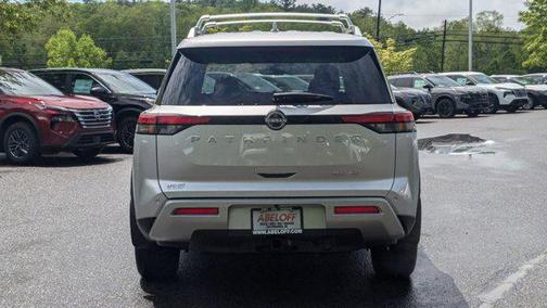 2025 Nissan Pathfinder SL 4WD