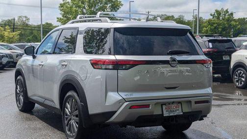 2025 Nissan Pathfinder SL 4WD