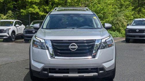 2025 Nissan Pathfinder SL 4WD