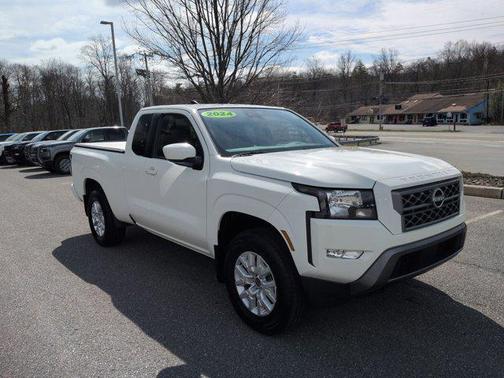 Glacier White 2024 Nissan Frontier SV