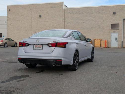 2025 Nissan Altima SR FWD