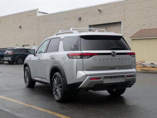 2025 Nissan Pathfinder SL 4WD